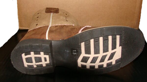 A pair of Size 6.5 Youth True Timber Pink Camo Cowgirl Boots with black soles.