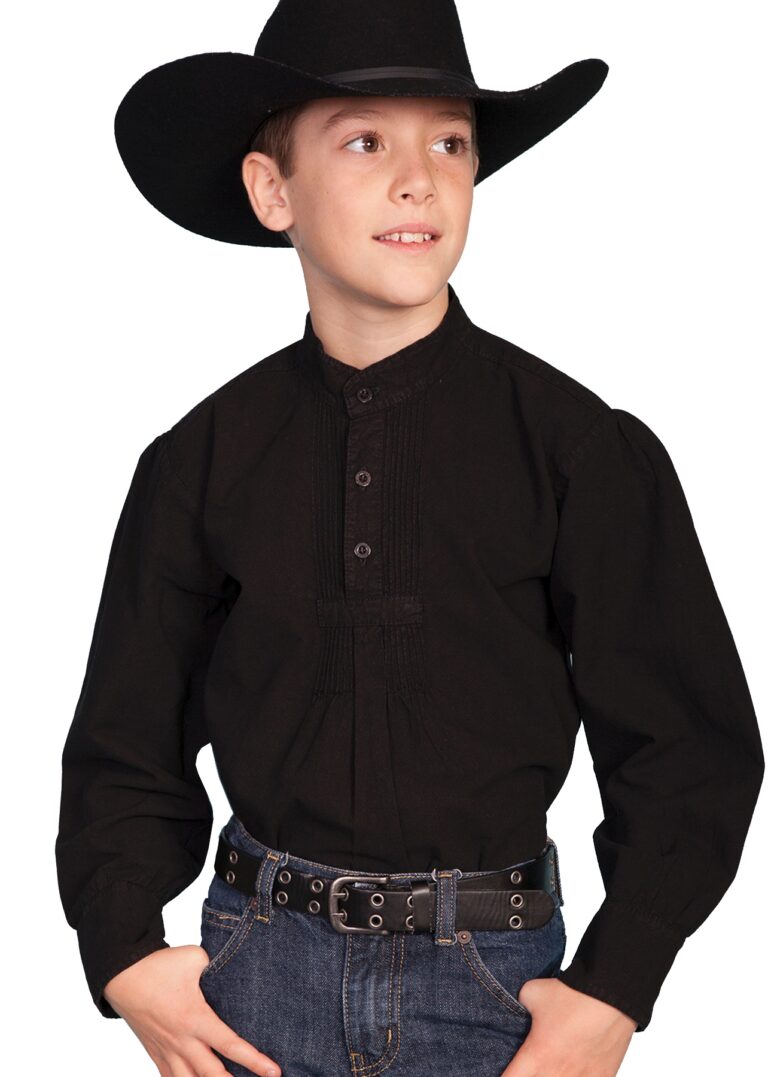 A boy wearing a Scully Rangewear Kids Black Pleated Front Pull Over Shirt hat.