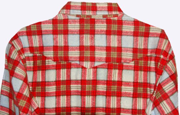 The back of a Men's Pearl Snap Red Plaid Flannel Western Shirt 2X.