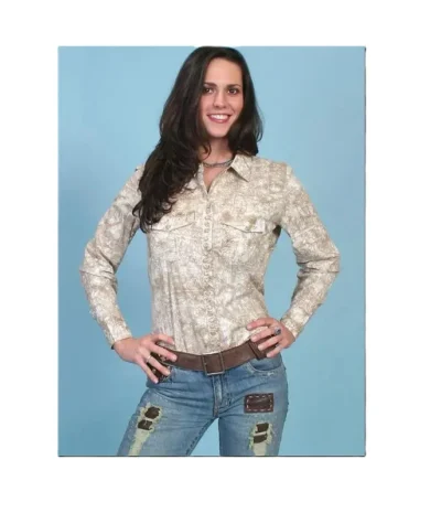 A woman in jeans and a cowboy hat is posing for a photo wearing the Women's Scully Tan Paisley western casual shirt.