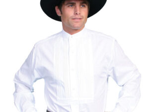 A man in a Mens Scully White gambler pull over banded collar shirt and cowboy hat.