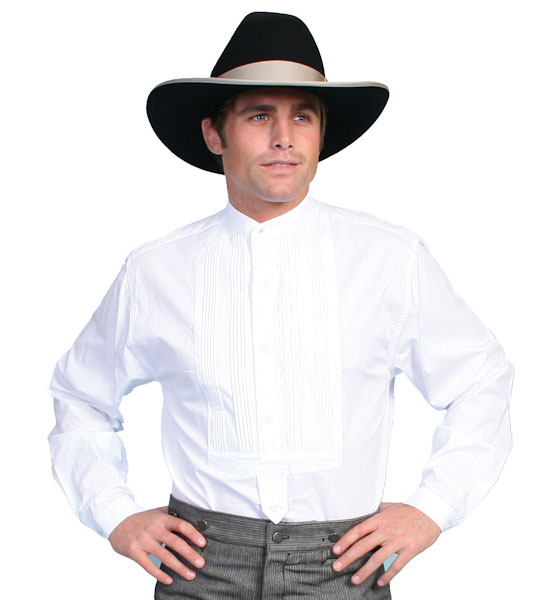 A man in a Mens Scully White gambler pull over banded collar shirt and cowboy hat.