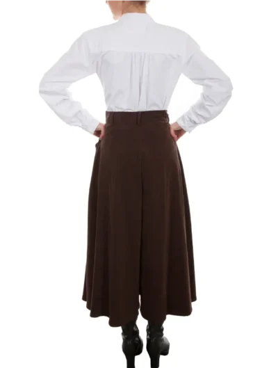 SCULLY Womens brown Split skirt, or riding pants<strong> </strong> <ul style="list-style: square inside none;"> <li>Sueded riding skirt</li> <li>Washable Sueded fabric</li> <li>100% Polyester</li> <li>sizes: XS - 2XL</li> </ul> •