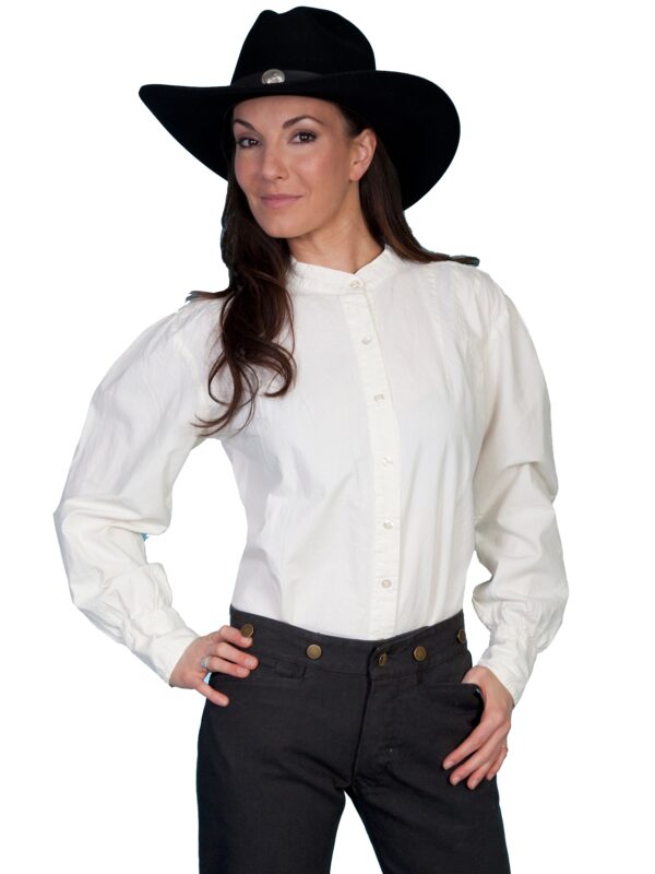 A woman wearing a cowboy hat and Women's Scully Ranch Style Banded Collar Ivory Shirt.