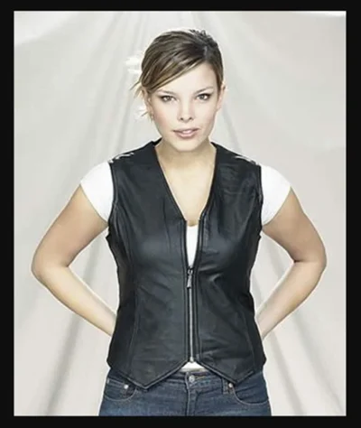 Womens Smooth Zippered Black Leather Concealed Carry Vest <li>Genuine Soft Touch Leather</li> <li>Zip Up Vest</li> •